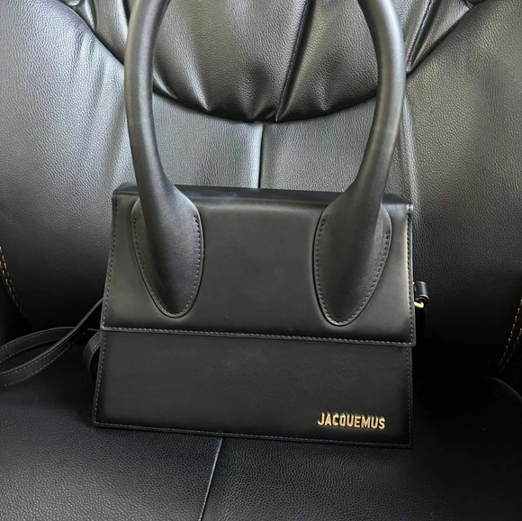 Le grand Chiquito Large Leather Handbag - Picture 1 of 7